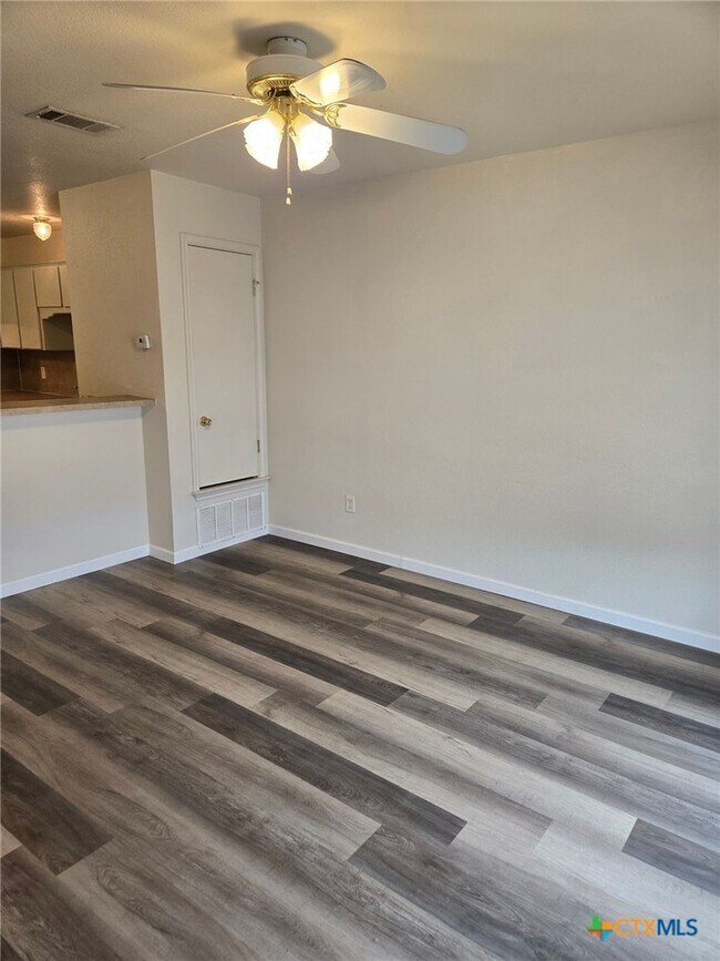 Building Photo - 4400 Sylvia Dr