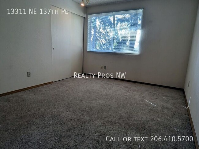 Building Photo - 13311 NE 137th Pl