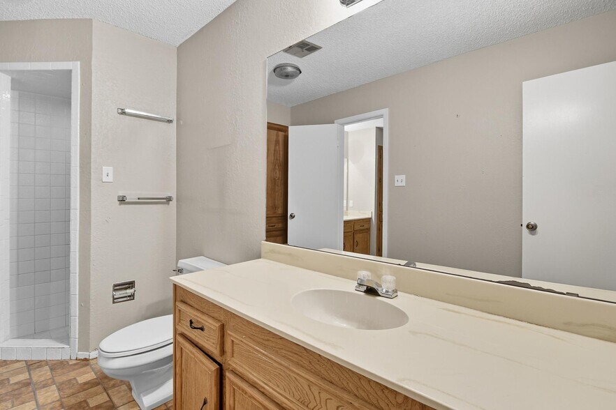 Building Photo - 4934 Greenslope Dr