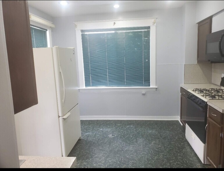 Kitchen - 436 Worden St SE