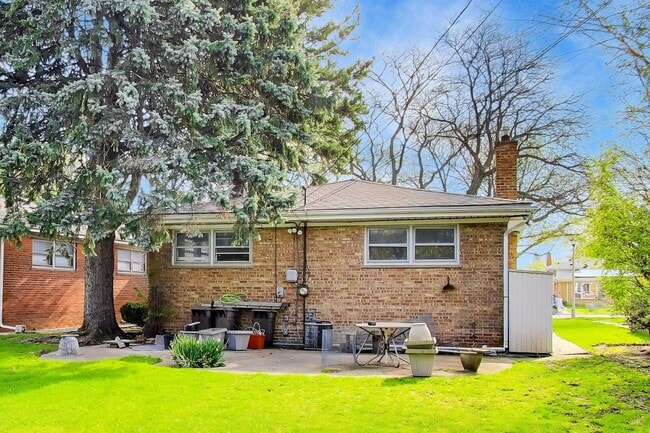 Building Photo - 8840 Keeler Ave