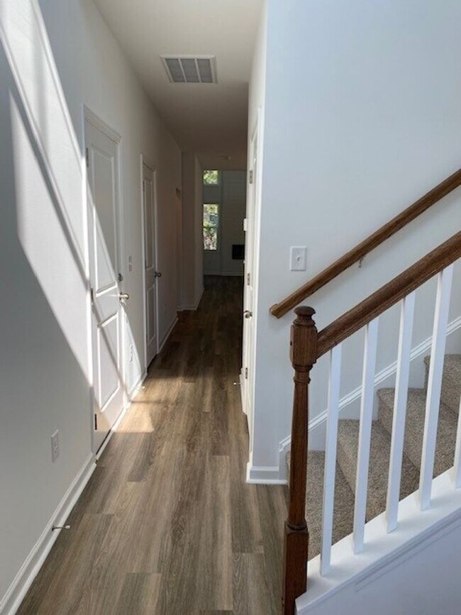 Building Photo - Brand new 3 bedroom 2.5 bath home in Leland