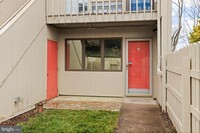 Building Photo - 9 Riverhill
