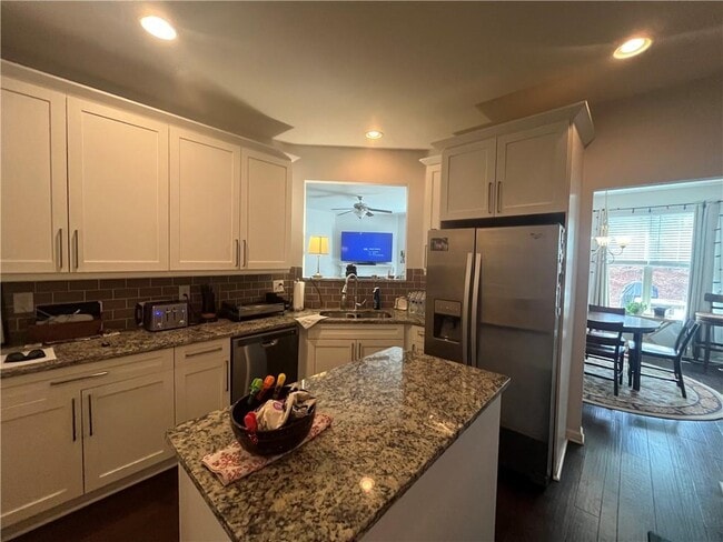 Building Photo - 5545 Bright Cross Wy