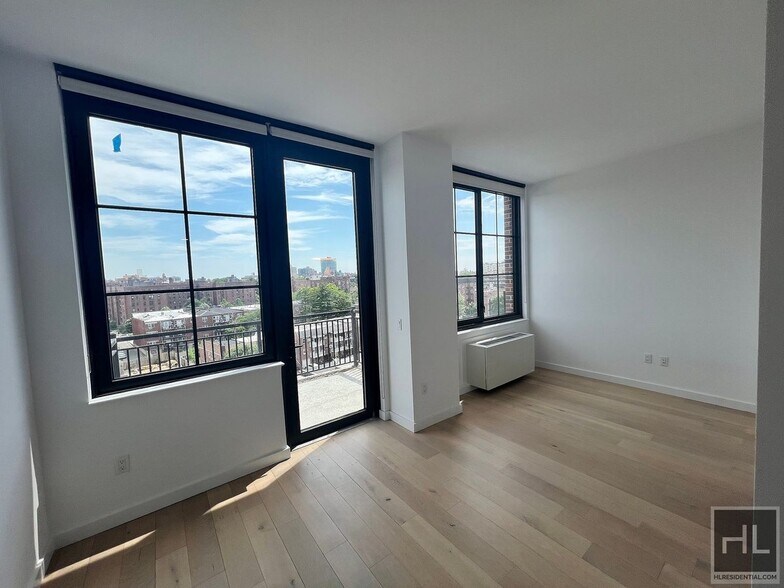 Building Photo - NORTHERN BOULEVARD