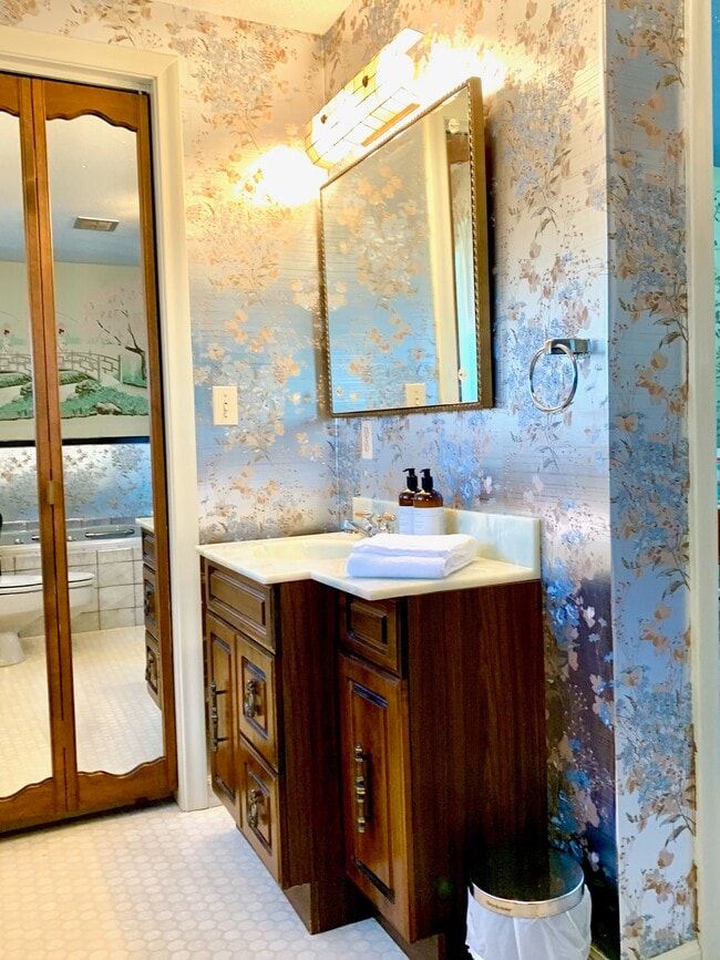 Building Photo - 2 Mohican Rd