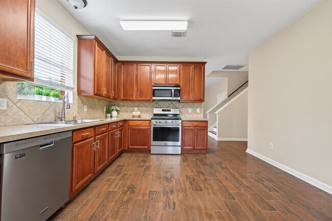 Building Photo - 10427 Lyndon Meadows Dr
