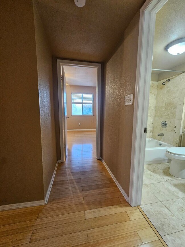 Building Photo - (2) Bed/(2.5) Bath Townhome Avail Now! Pool Access!