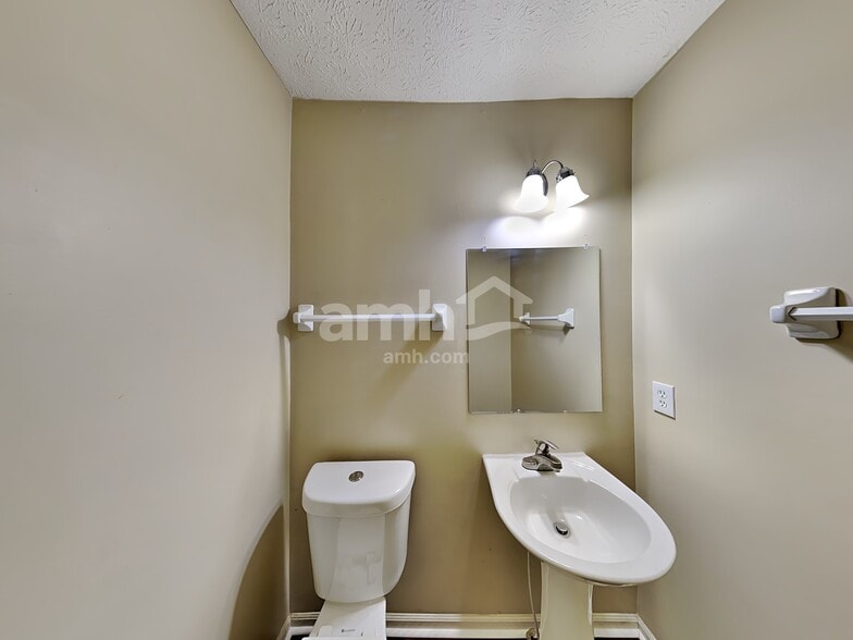 Building Photo - 9255 Ruston Ln