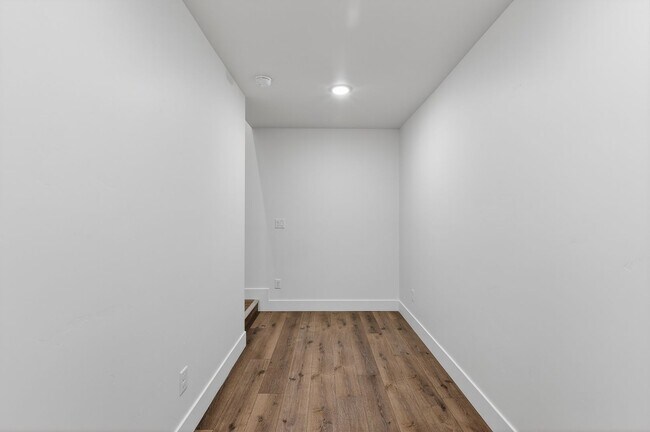 Building Photo - JR119L