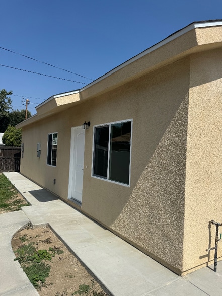 Building Photo - 872 W 29th St