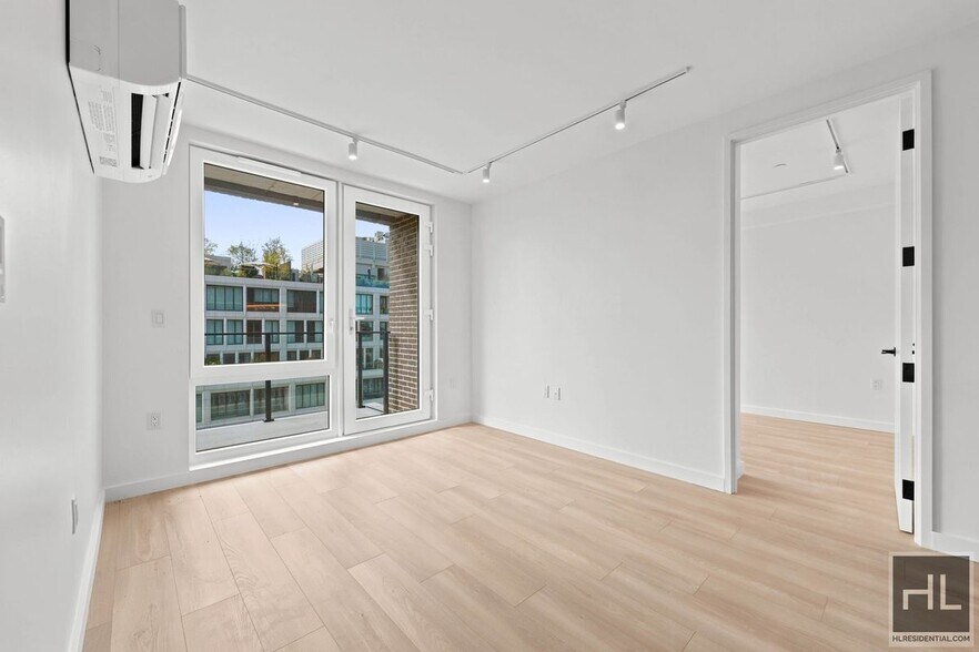 Building Photo - 4 AVENUE