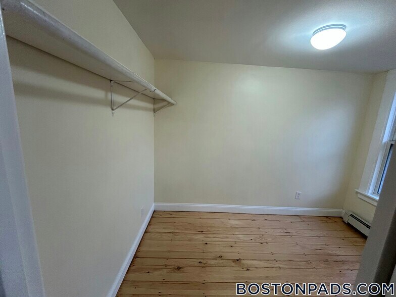 Building Photo - 64 Pleasant St