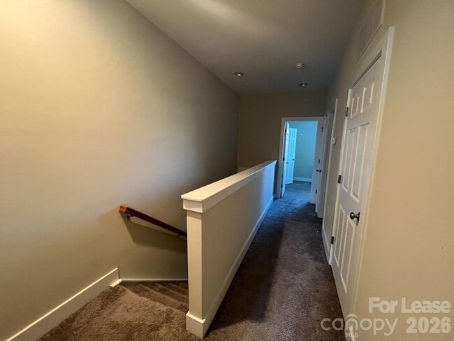 Building Photo - 227 Harbour Pl Dr