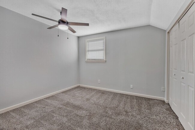 Building Photo - 755 Regal Dr