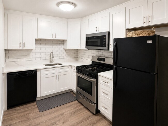 Building Photo - 241 Main St