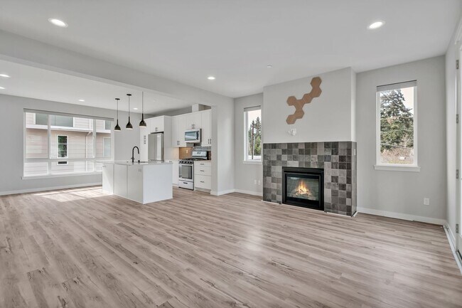 Building Photo - 3bed/2.5 Bath Modern Comfort Meets Elegant Design