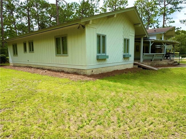 Building Photo - 28 Pine Forest Dr W