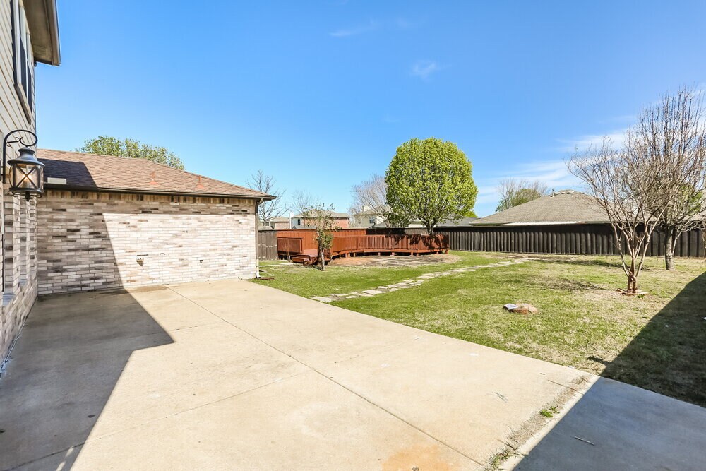 Building Photo - 1110 Hampton Dr