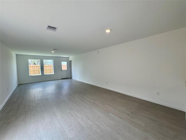 Building Photo - 5902 Starling Dr