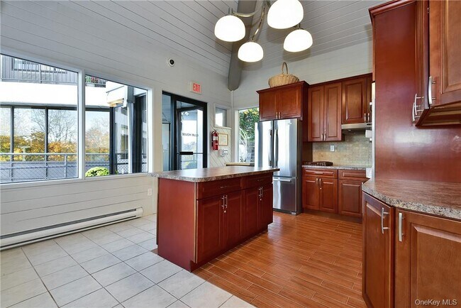 Building Photo - 400 High Point Dr