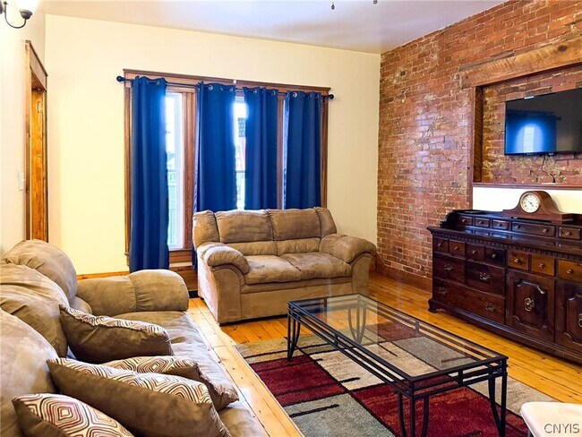 Building Photo - 1017 White Pl