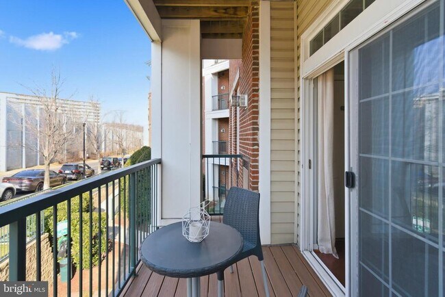 Building Photo - 2465 Army Navy Dr