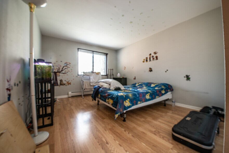 Building Photo - 5525 N Chester Ave