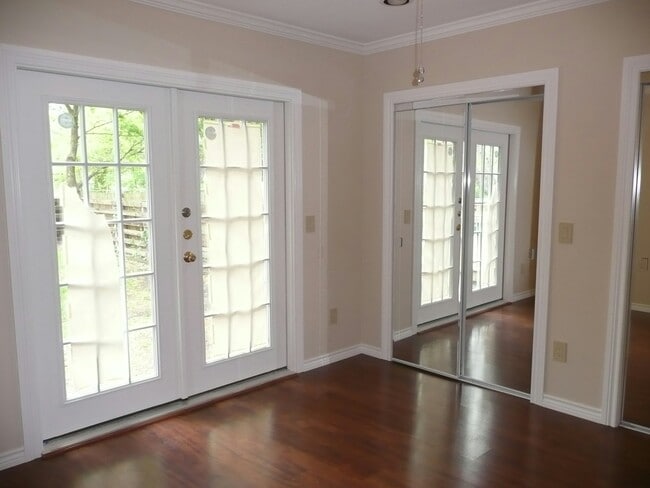 Building Photo - 1406 Moran Dr