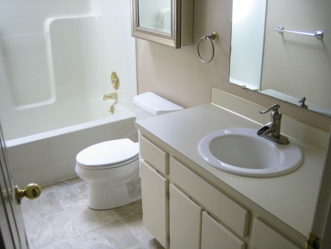 Building Photo - 5044 Summerfield Dr SE