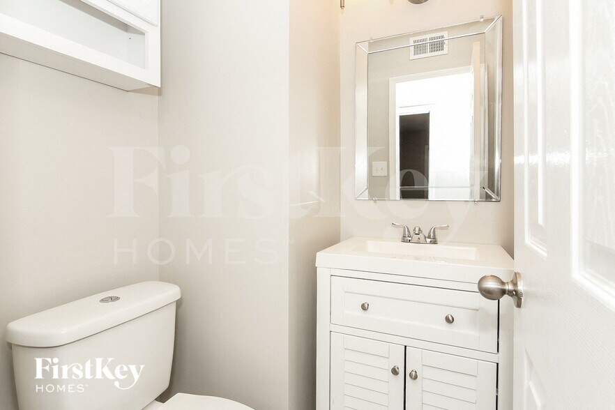 Building Photo - 3610 Bardot Dr