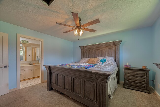 Building Photo - 109 Fox Hollow Dr