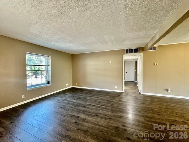 Building Photo - 2638 Park Rd