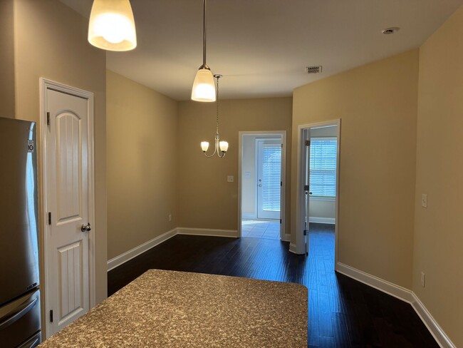 Building Photo - 3 BR Bellevue Townhome in Harpeth Park