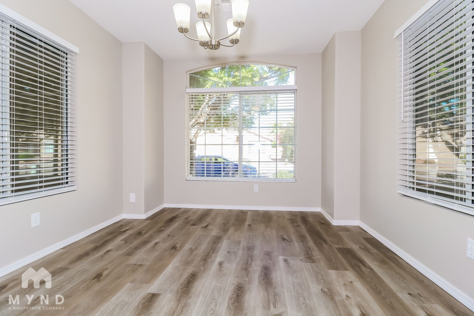 Building Photo - 2303 E Aire Libre Ave