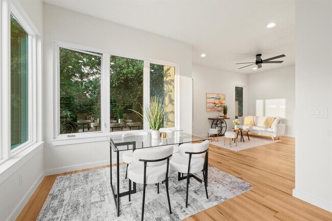 Building Photo - 2309 Montopolis Dr