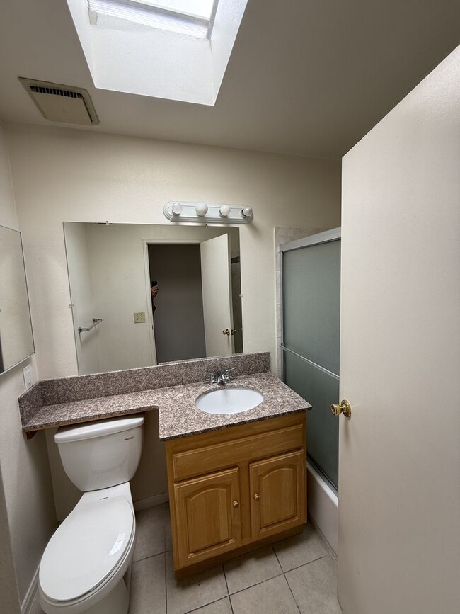 Building Photo - Spacious and light-filled 3-bedroom, 2.5-b...