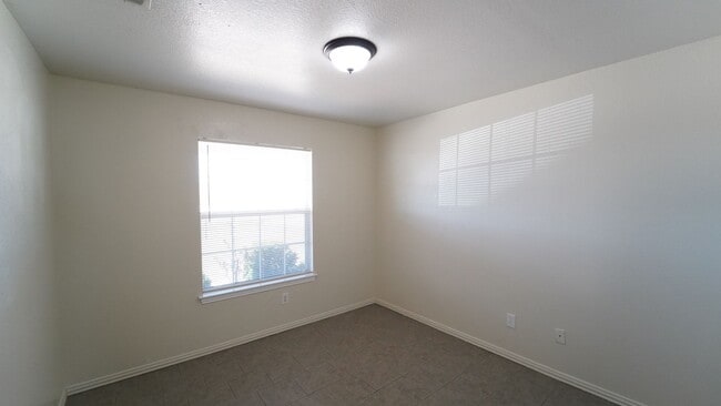 Building Photo - FOR LEASE! Duplex - 3 BR - 2 BA - Duplex in Peaster ISD