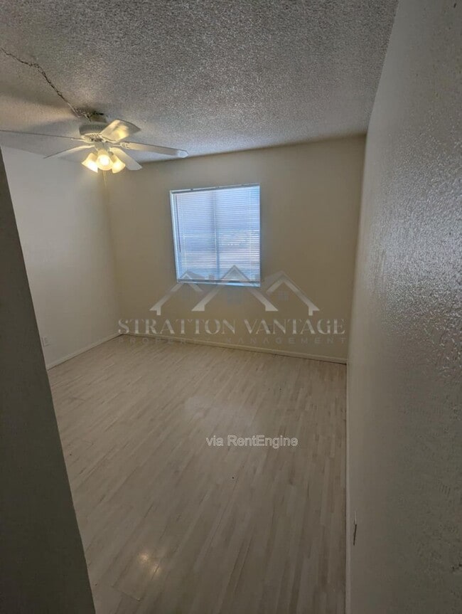 Building Photo - 545 W 16th Ave