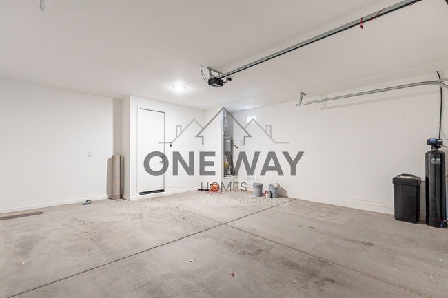 Building Photo - 9258 E Static Ave