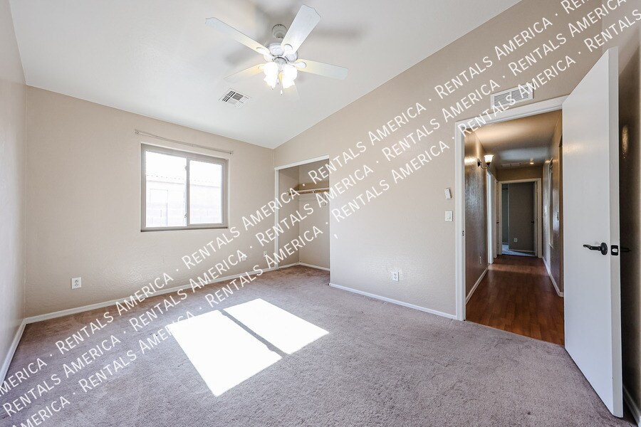 Building Photo - 9714 W Heber Rd