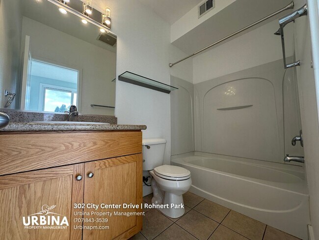 Building Photo - Modern 3-Bedroom Townhome in the Heart of ...