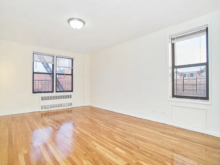 Building Photo - 83-40 Britton Ave