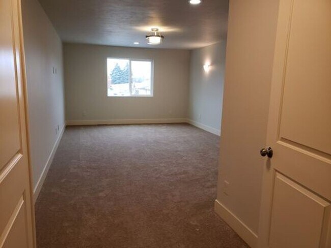 Building Photo - Lease Up- Custom Spokane Duplex