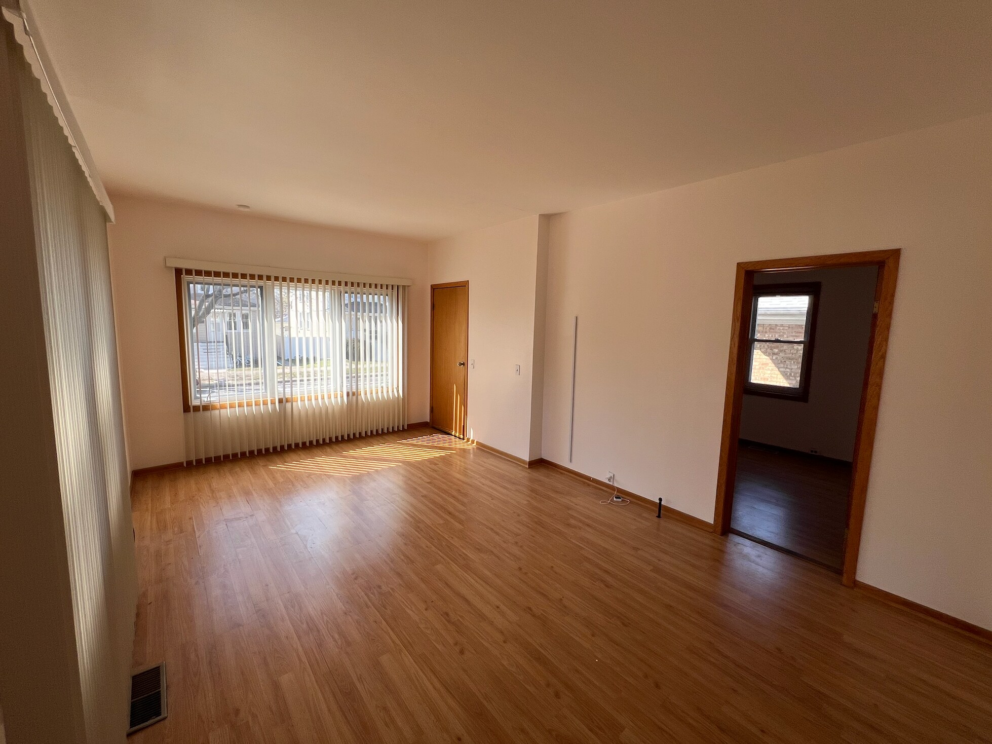 Building Photo - 4447 N Melvina Ave