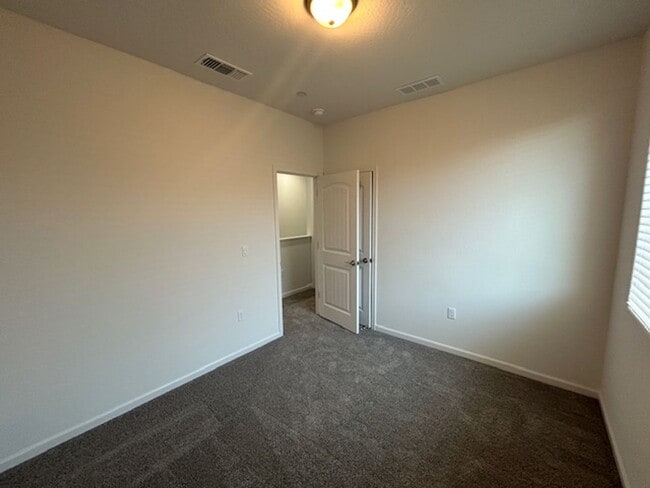 Building Photo - Brand New Home