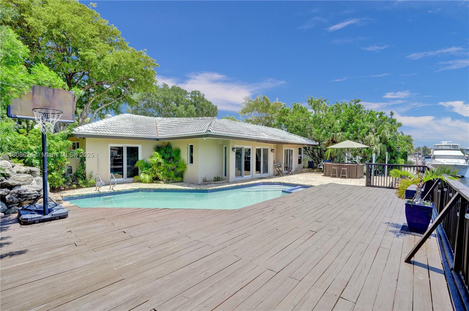 Building Photo - 3100 NE 56th Ct