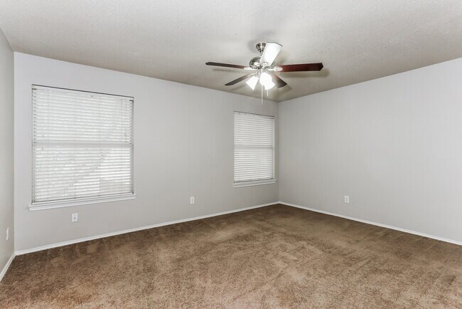 Building Photo - 1808 Rose Cir