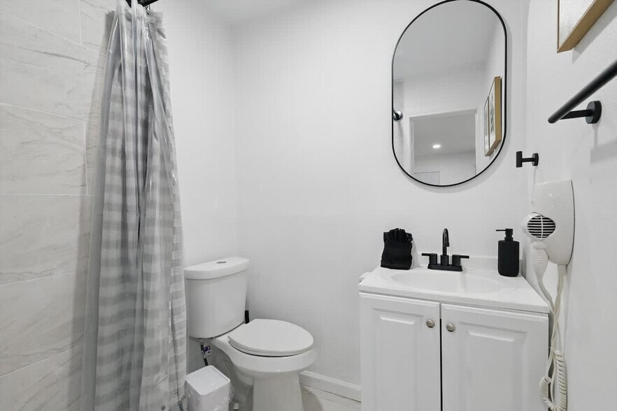 Building Photo - 2336 Minnie St