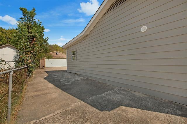 Building Photo - 2709 Kilburn Ave